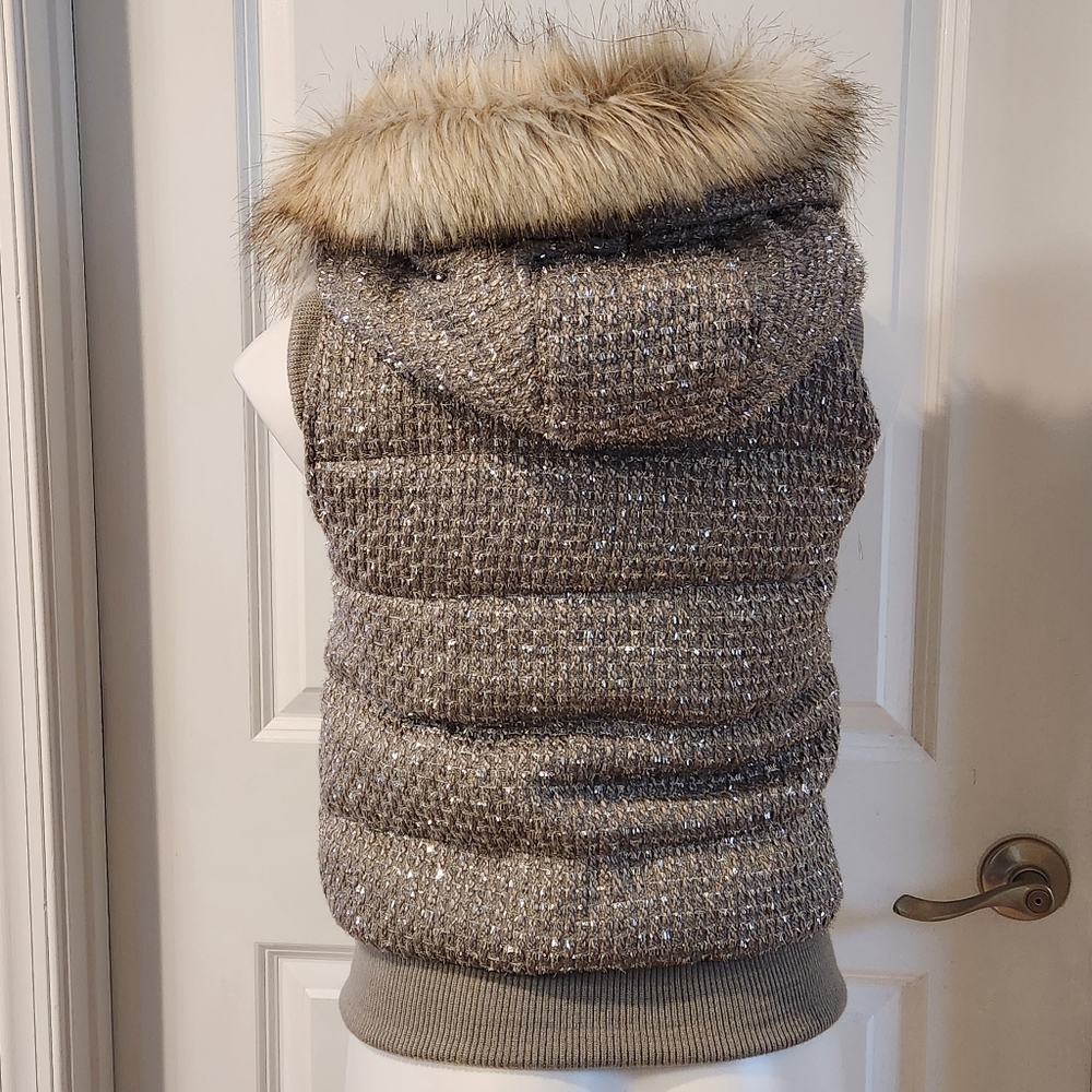 Victoria's Secret XS vest with hood - Picture 4 of 7